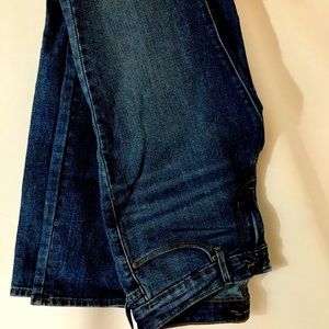 Levi’s Medium Rise Straight Leg Blue Jeans